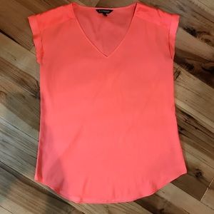 ✨EUC Express silk top ; Size Medium